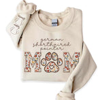 CHILLEVER Personalized Embroidered Dog Mom Sweatshirt, Dog Mama Crewneck, Gift for Mom, Pet Name On The Sleeve