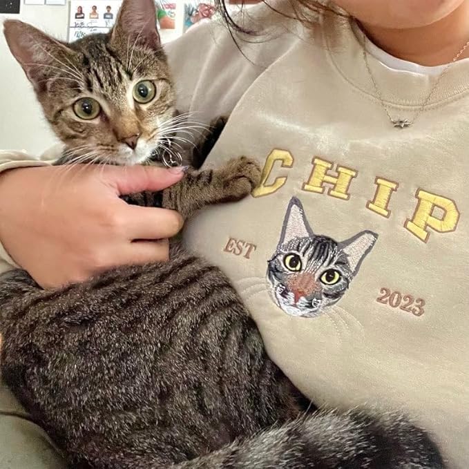 NAZENTI Personalized Dog Mom Sweatshirt, Cat Lovers Gift, Matching Dog and Owner Sweater, Gift Christmas Memorial Birthday