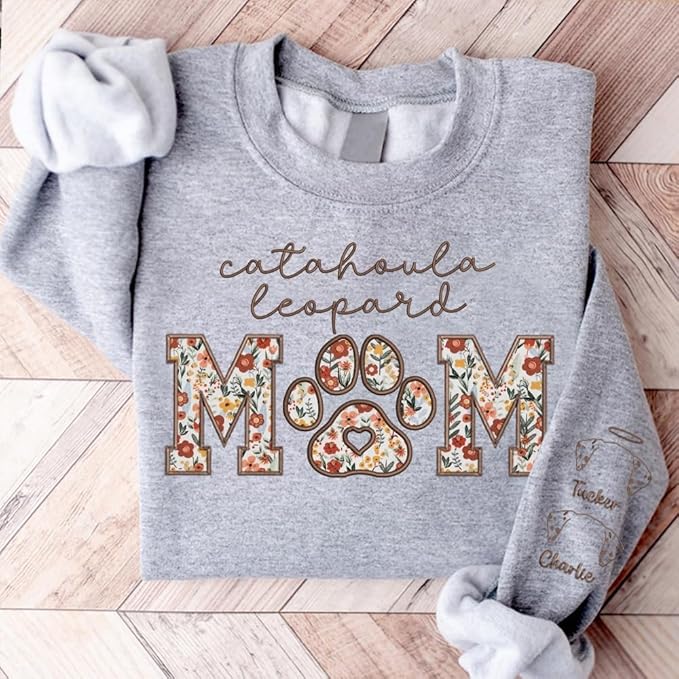 CHILLEVER Personalized Embroidered Dog Mom Sweatshirt, Dog Mama Crewneck, Gift for Mom, Pet Name On The Sleeve