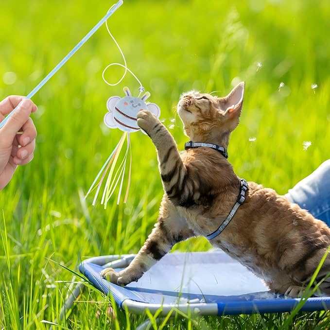 NOWFRESH Cat Wand Toy Set, 2 PCS Interactive Cat Teaser Wands with Cute Octopus & Lion Designs, Equipped with Bells and Streamers to Captivate Your Cat’s Attention