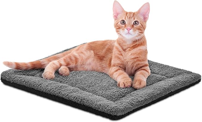 K&H PET PRODUCTS Self-Warming Cat Bed Pad, Self Heating Pad for Outdoor Cat Houses, Warming Mat for Indoor Pet Beds & Furniture, Reversible Blanket, Machine Washable - Small 21 X 17in Gray/ Black