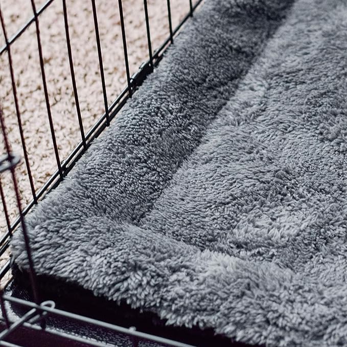 K&H PET PRODUCTS Self-Warming Cat Bed Pad, Self Heating Pad for Outdoor Cat Houses, Warming Mat for Indoor Pet Beds & Furniture, Reversible Blanket, Machine Washable - Small 21 X 17in Gray/ Black